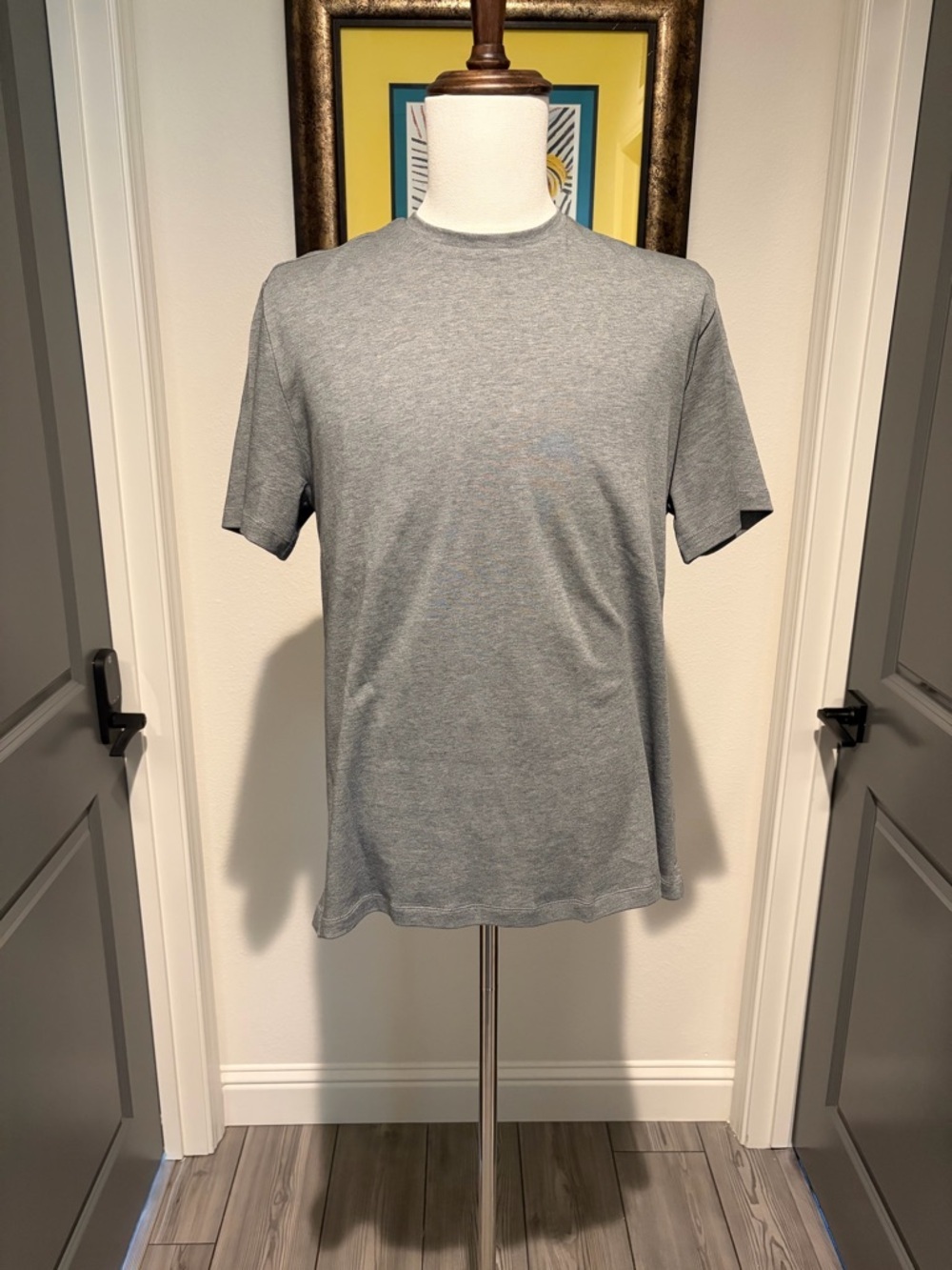Banana Republic Men's Light Heather Gray performance Crew Neck Short Sleeve Tee